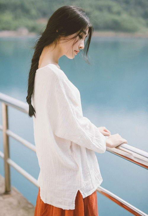 “高新体育中心:举重选手肩负全球期望,挑战世界纪录”